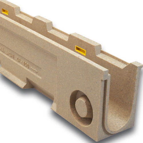 Abflussrinne für Sportplätze - DP100.20 - ULMA - ARCHITECTURAL SOLUTIONS - Gitter / Schlitz / Polymerbeton