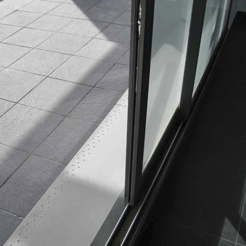 Edelstahltreppenkante - UM  - ULMA - ARCHITECTURAL SOLUTIONS