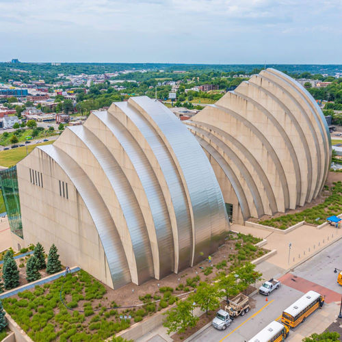 Paneel-Fassadenverkleidung - KAUFFMAN CENTER - A. Zahner - Edelstahl / perforiert / reflektierend