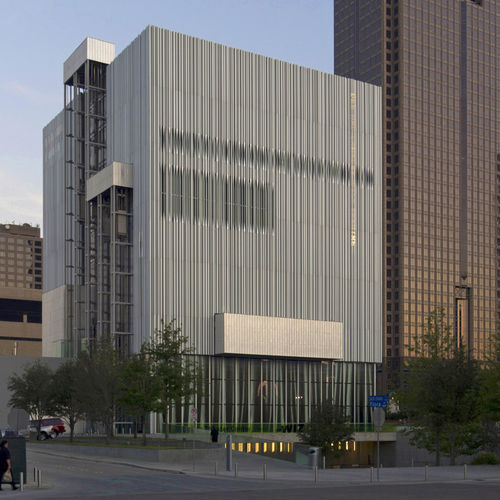 Sonnenschutzlamelle / extrudiertes Aluminium - WYLY THEATER - A. Zahner - anodisiertes Aluminium / für Fassaden / vertikal
