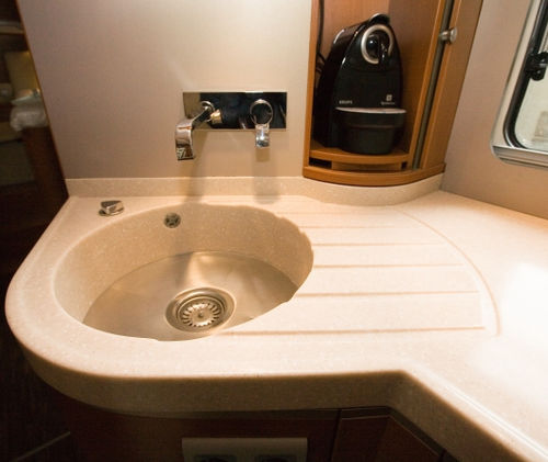 Mineralwerkstoff-Arbeitsplatte - PEBBLE GOLD  PG840 - Staron Solid Surfaces - für Küche / für Badezimmer / fleckenabweisend