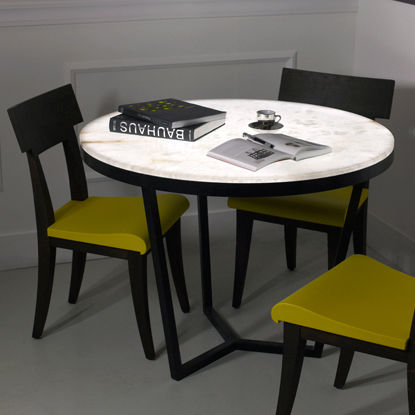 Moderner Esstisch - ALEXIS - Atelier-alain-ellouz - Alabaster / Gestell aus Metall / rund