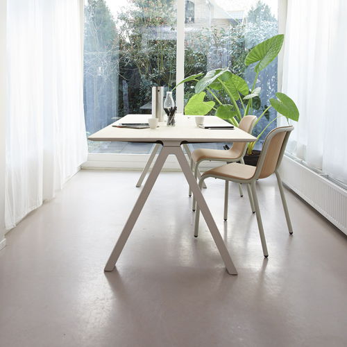 Moderner Tisch - JOY DELTA - Arco - Massivholz / rechteckig