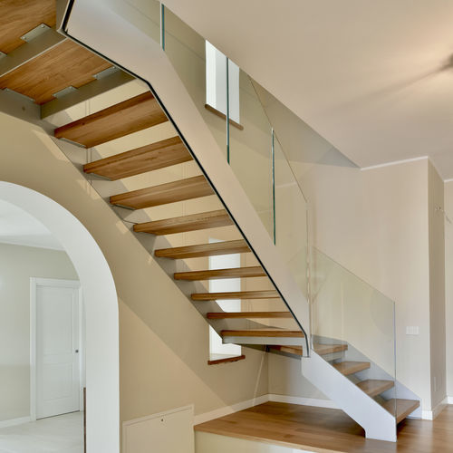 Gerade Treppe - PLANA LUMINA C - TECNOSCALE - viertelgewendelt / halbgewendelt / Holzstufen