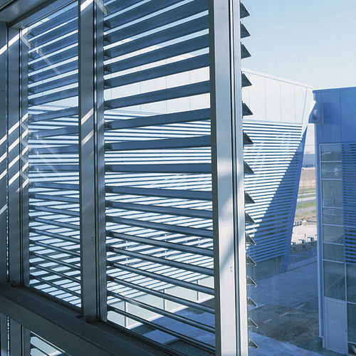 Aluminium-Sonnenschutzlamelle - DUCOSUN 100C - Duco - für Fassaden / vertikal