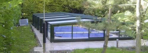 Halbhohe Schwimmbadüberdachung - Pool Cover - mit manueller Bedienung