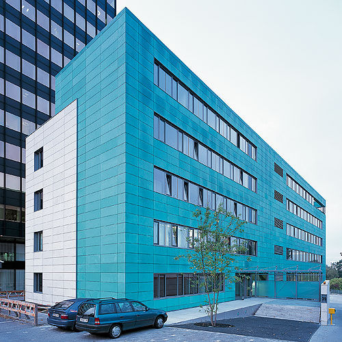 Kassetten-Fassadenverkleidung - OFFICE BUILDING DBV-WINTERTHUR VERSICHERUNGEN, WIESBADEN - Schindler - Naturstein / Patina