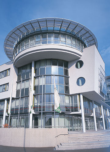 Paneel-Vorhangfassade - HEAD OFFICE AOK, ASCHAFFENBURG - Schindler - aus Aluminium und Glas