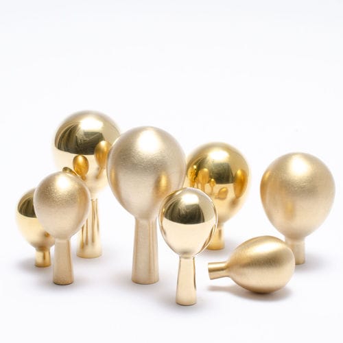 Moderner Möbelknopf - DROP  - B&B Sweden, Bäccman & Berglund Sweden - gebürstetes Messing / poliertes Messing / Aluminium