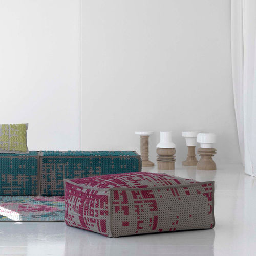 Moderne Ottomane - CANEVAS - GAN RUGS - Wolle / Filz / quadratisch
