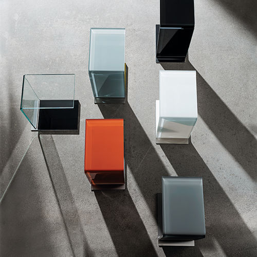 Moderner Beistelltisch - SWAN  - Sovet Italia - lackiertes Glas / Milchglas / Gestell aus Glas