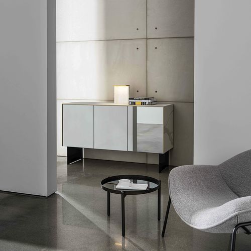 Sideboard mit hohen Beinen - KALA - Sovet Italia - modern / Holz / mit Schwingtür