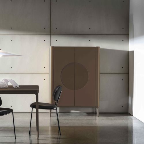 Sideboard mit hohen Beinen - Madia Slim Moon - Sovet Italia - modern / Holz / mit Schwingtür