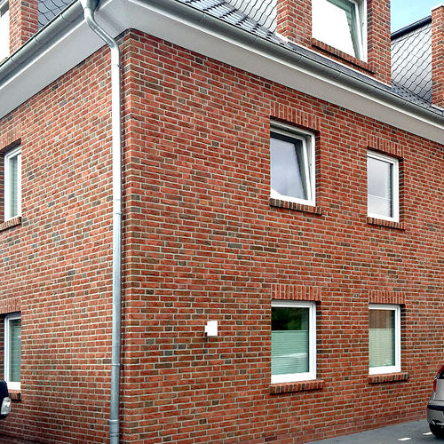 Ziegel für Fassaden - WASSERSTRICH - Röben - Massiv / isolierend / Relief