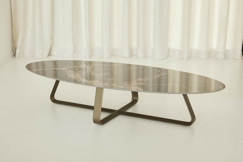 Moderner Couchtisch - CURVE - Ghekiere Industries - Keramik / Gestell aus Metall / oval