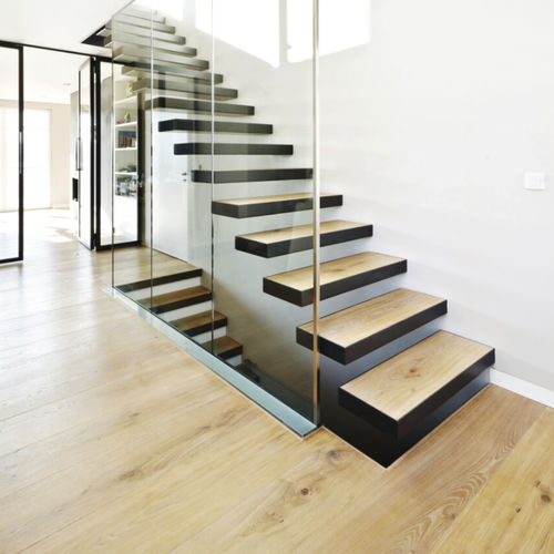 Gerade Treppe - Pur Natur Holzprodukte - mit Stufen aus Eiche / mit Holzstruktur / für Privatgebrauch