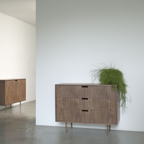 Moderne Kommode - ERROL - Dare Studio - amerikanischer Nussbaum / 3 Schubladen / braun