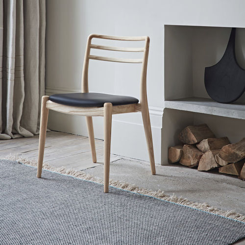 Moderner Stuhl - TOR - Dare Studio - für den Innenraum / Stoff / Gestell aus Massivholz