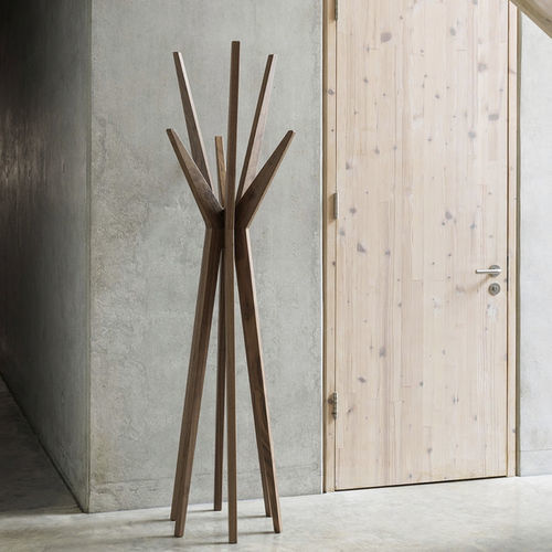 Bodenstehender Garderobenständer - JACKSON - Dare Studio - modern / amerikanischer Nussbaum / für Lagerung