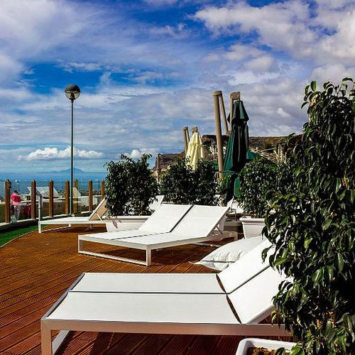 Moderne Sonnenliege - YORK - SACHI - Premium Outdoor Furniture - Sunbrella® / Aluminium / für Garten