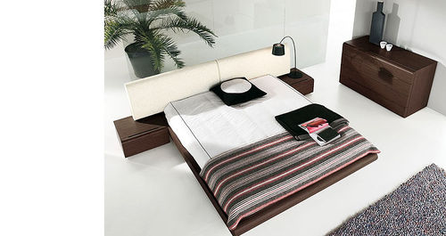 Doppelbett - MODERN  - Homes - modern / mit Nachttisch / Holz
