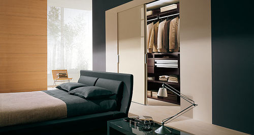 Moderner Kleiderschrank - SPAZIO CAB  - Homes - Holz / mit Schiebetür