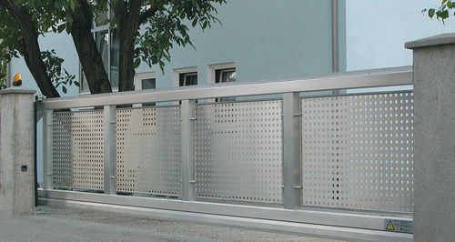 Schiebetor - Auroport GmbH - Aluminium / Platten / für Gewerbegebrauch