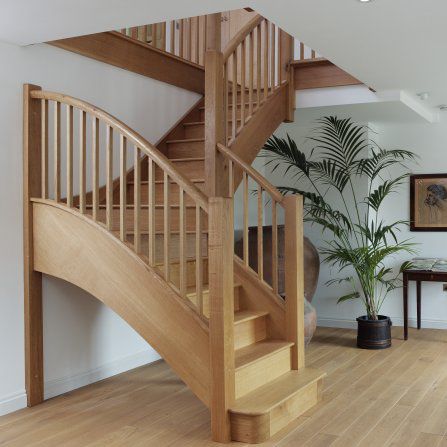 Viertelgewendelte Treppe - Broadleaf Timber - Holzstufen / mit Holzstruktur / traditionell