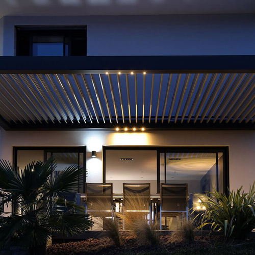 Selbsttragende Pergola - BIO 230 - BIOSSUN - angebaut / Holz / mit orientierbaren Lamellen