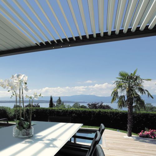 Selbsttragende Pergola - BIO ONE - BIOSSUN - Holz / mit orientierbaren Lamellen / Holzdach
