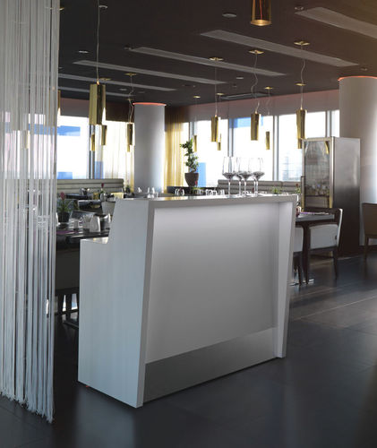 Beleuchtete Empfangstheke - 1M EDGE - MOREE - gebogen / Holzfurnier / für Restaurants
