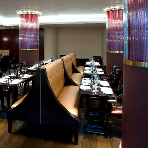 Klassische Bistrobank - Surface Buttoned - Kingsgate Furniture ltd - Leder / Massivholz / für Gewerbegebrauch