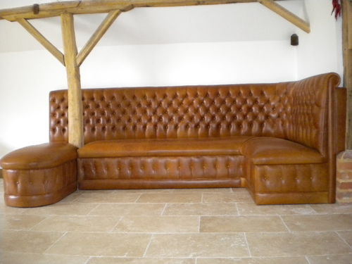Chesterfield-Polsterbank - Bespoke  - Kingsgate Furniture ltd - Leder / Massivholz / Contract