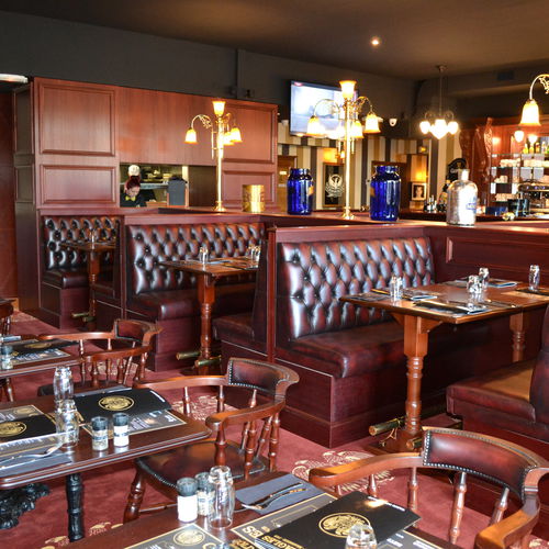 Chesterfield-Bistrobank - Buttoned Back Plain - Kingsgate Furniture ltd - Leder / Massivholz / für Gewerbegebrauch
