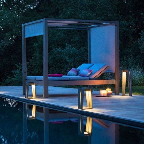 Moderne Sonnenliege - SKAAL - LES JARDINS - Batyline® / Teakholz / für Gewerbegebrauch