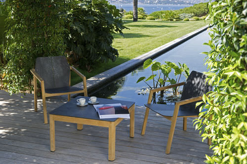 Moderner Couchtisch - TEKURA - LES JARDINS - Teakholz / HPL / quadratisch