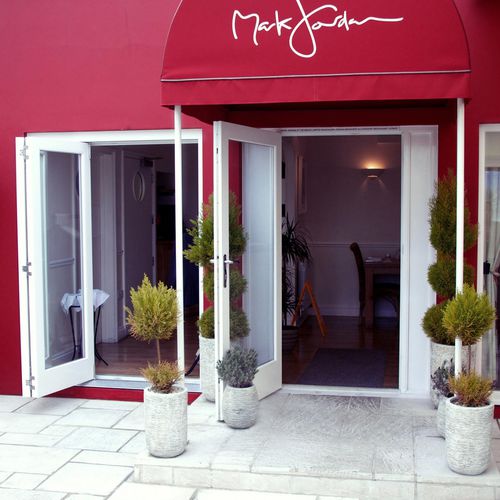 Eingangstür - MICHELIN BIB GOURMAND RESTAURANT - Accsys Technologies - Holz / Schiebe-Stapel / klassisch