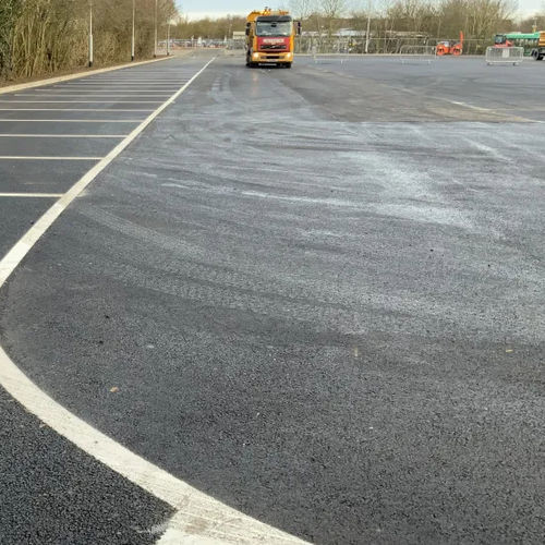 Asphalt-Bodenbelag - SUPERDRAINASPHALT® - Aggregate Industries - für den Außenbereich / für Dienstleistungsbereich / Verkehr