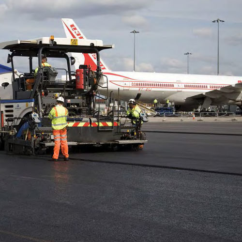 Asphalt-Bodenbelag - SUPERAIRMAT® - Aggregate Industries - für den Außenbereich / Verkehr / aus Fliesen