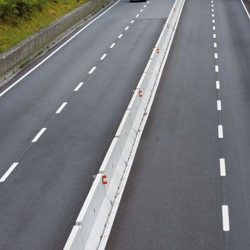 Betonleitplanke - EBAWE Anlagentechnik GmbH  - Verkehr / New-Jersey-Profil