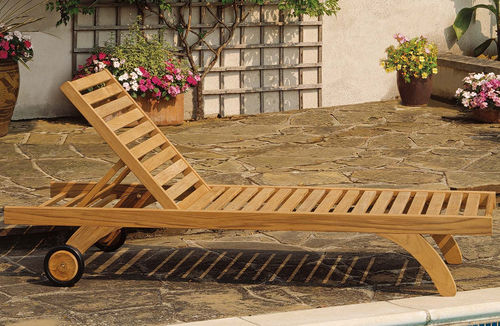 Moderne Sonnenliege - Capri  - Barlow Tyrie - Teakholz / Teakholz / für Gewerbegebrauch