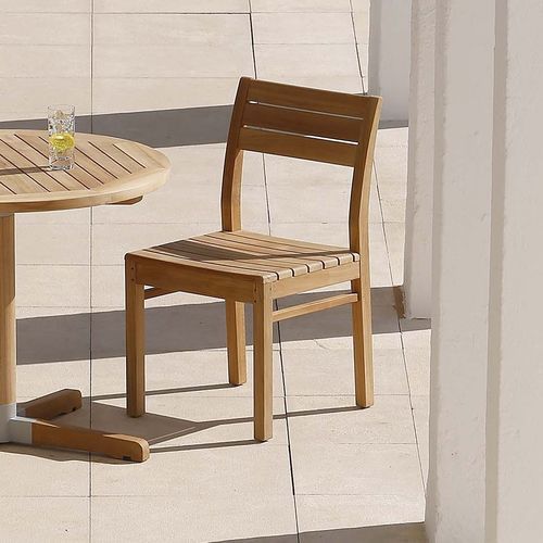 Moderner Stuhl - Bermuda  - Barlow Tyrie - für Außenbereich / Teakholz / Gestell aus Teakholz