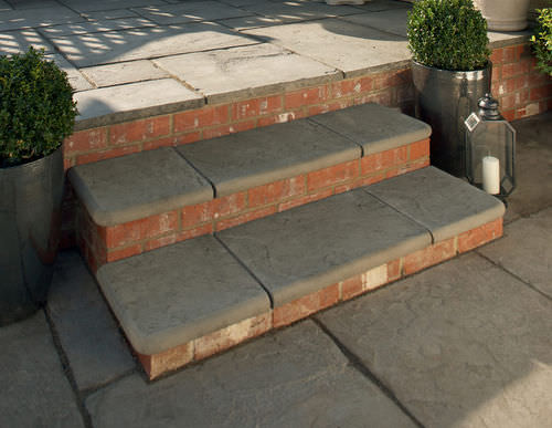 Betonstufe - COACH HOUSE  - Marshalls plc  - rutschfest