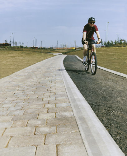 Bordstein-Bordsteinrampe - CYCLEWAY  - Marshalls plc  - Kunststein / linear