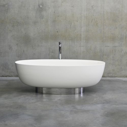 Ovale Badewanne - PURO WITH PLINTH - Clearwater Baths - freistehend / Verbundwerkstoff / Edelstahl