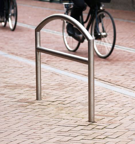 Bodenstehender Fahrradständer - ARC - VelopA - für öffentliche Bereiche / Edelstahl / für professionellen Einsatz