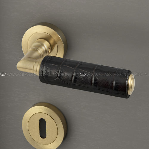 Türgriff - Kikka - GLASS DESIGN Srl - Messing / Leder / modern