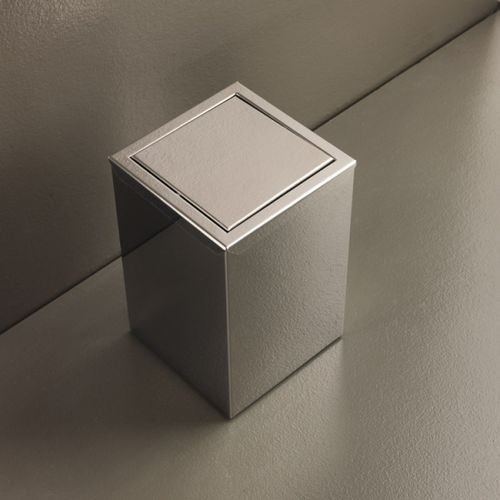 Abfallbehälter für Badezimmer - CONTRACT - OML SRL - Metall / mit Deckel / modern