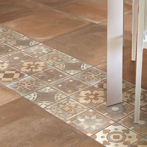 Feinsteinzeugfliesen - ARGILLE - LA GUGLIA & KIS CERAMICHE - poliert / für den Innenraum / bodenstehend