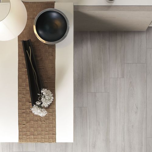 Feinsteinzeugfliesen - LINE - LA GUGLIA & KIS CERAMICHE - poliert / für den Innenraum / bodenstehend